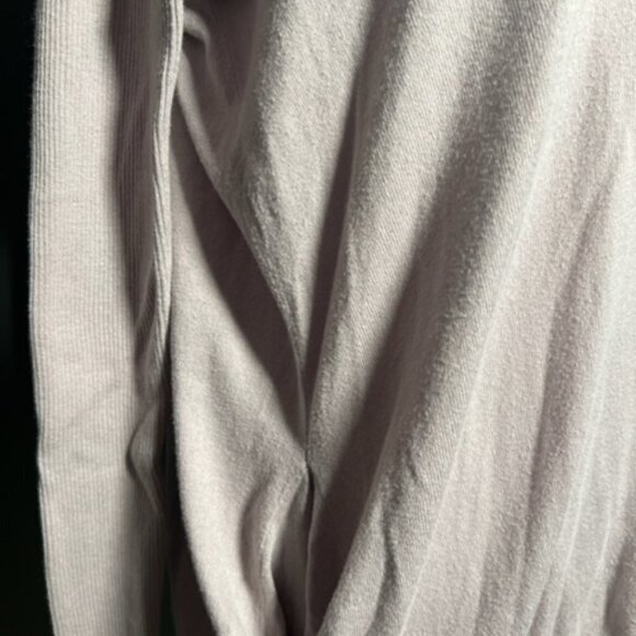 Victoria Secret Womens Soft Light Purple Pink Scoop Neck Winter Sweater Size XS - Picture 2 of 8